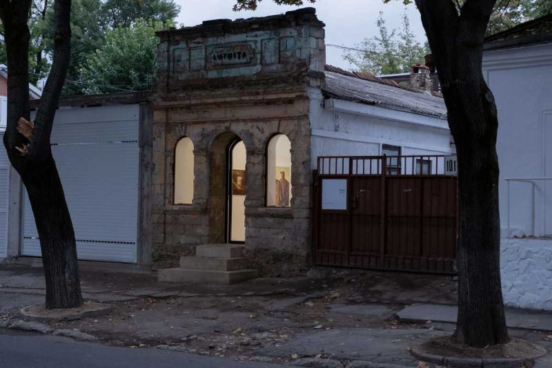 File:Surroundings Lutnita Chisinau.jpg